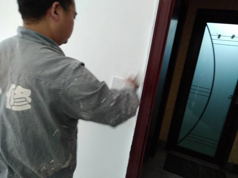 上海粉刷墻壁要注意什么，上海粉刷墻壁后又起皮發(fā)霉開裂怎么辦