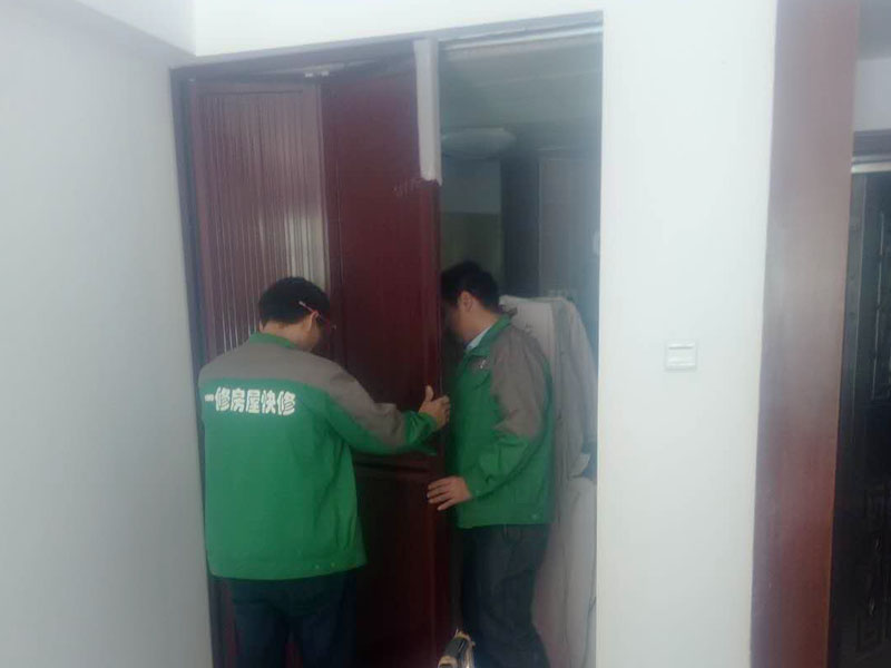 鄭州專業(yè)房屋維修公司哪家口碑好，鄭州門框踹壞了要修多少錢