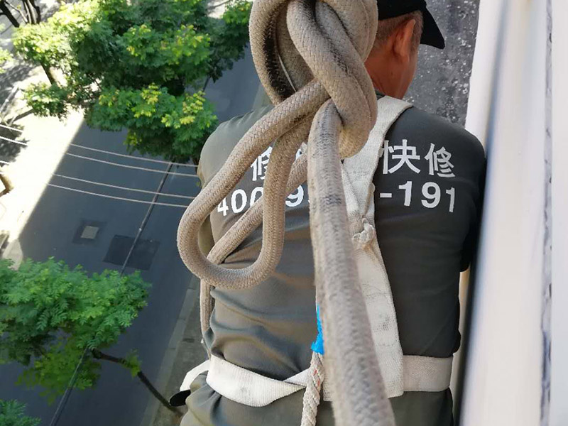 ?？趯I(yè)補(bǔ)漏公司好還是街邊游擊隊好
