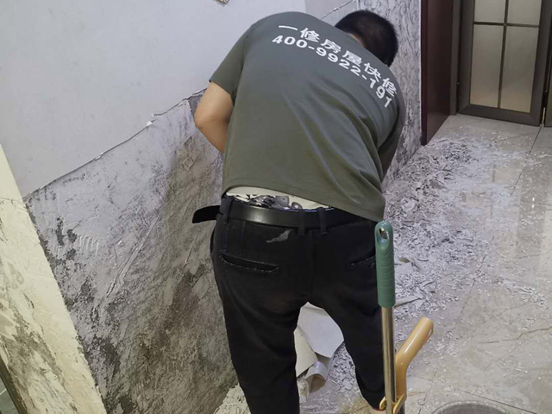 房子墻潮濕墻壁脫落怎么處理，武漢修墻師傅告訴你怎么弄