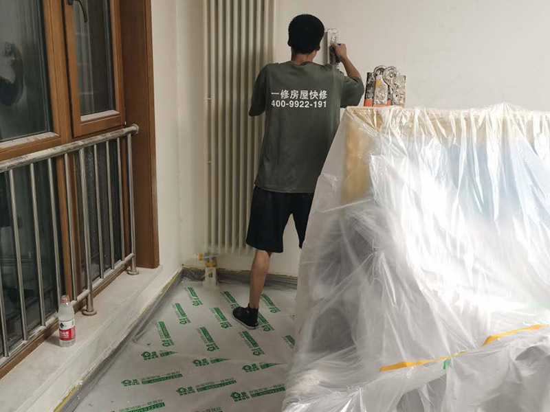 墻面大面積掉皮該怎么修補(bǔ)，南京裝修公司的師傅都這樣做