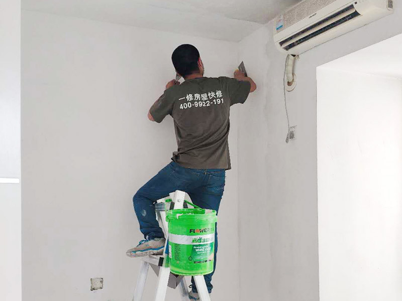 房子墻潮濕墻壁脫落怎么處理，武漢修墻師傅告訴你怎么弄