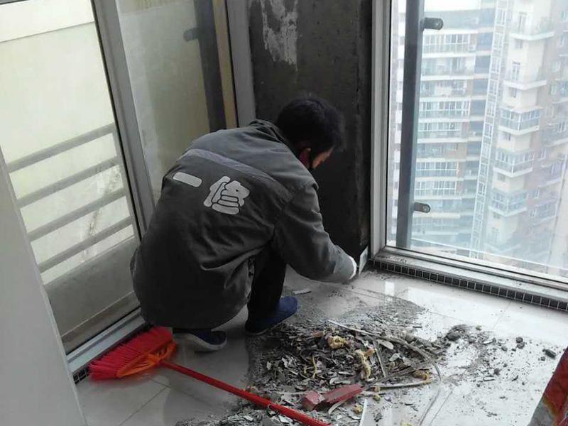 封陽臺(tái)多少錢一平米，封陽臺(tái)材料有哪些