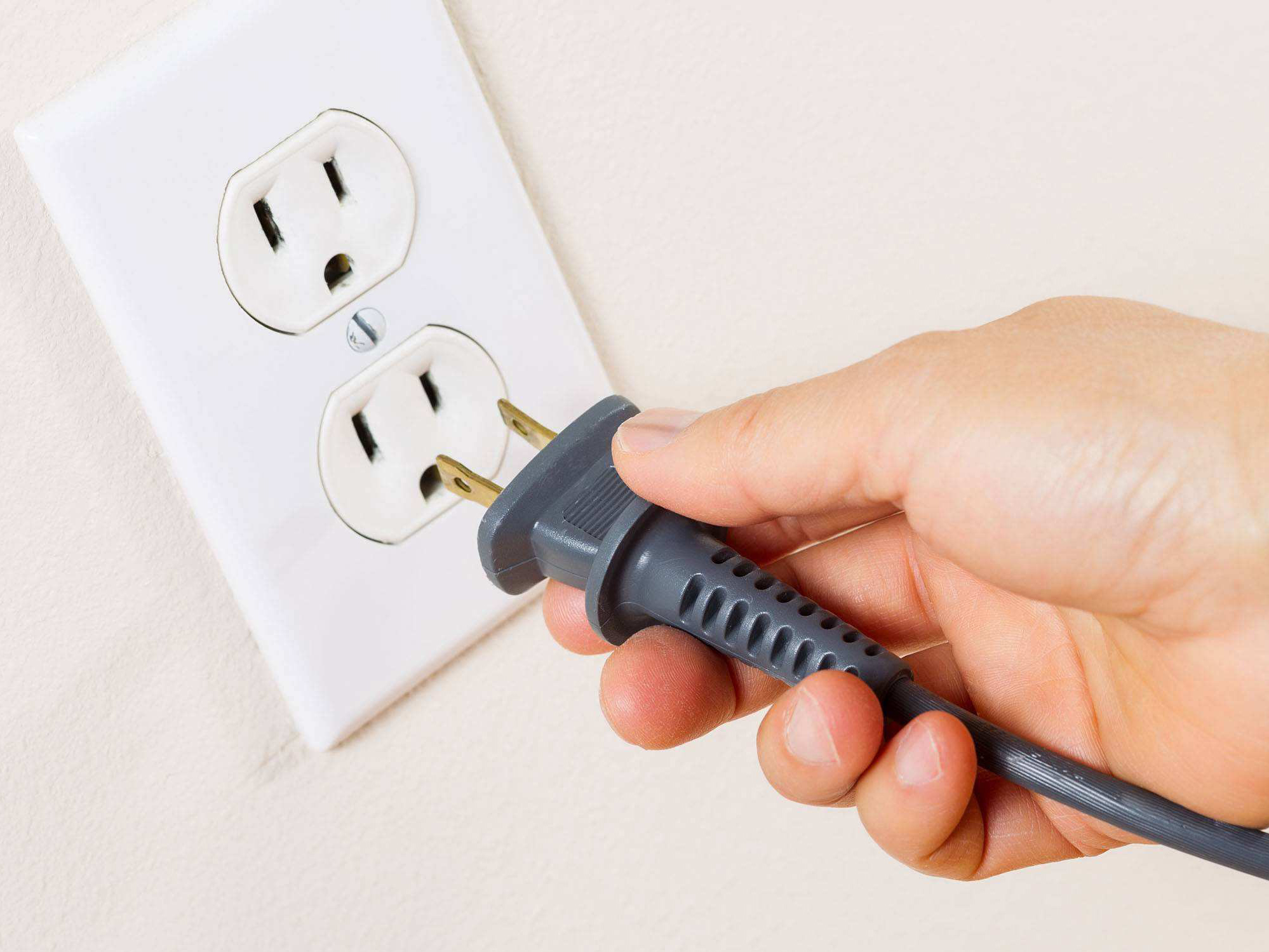 家里插座沒電也沒跳閘應(yīng)該怎么處理？不