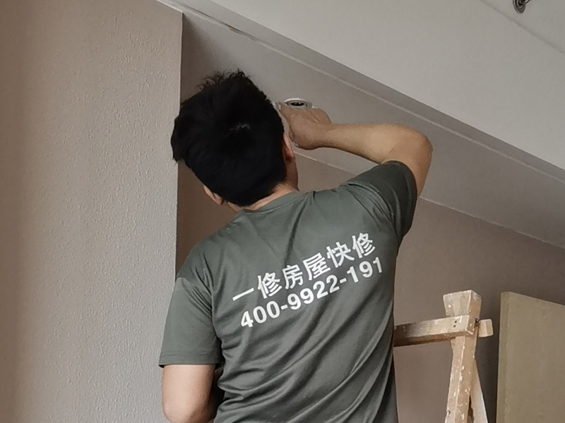 哪家房屋維修公司可以只刷墻面白漆，舊
