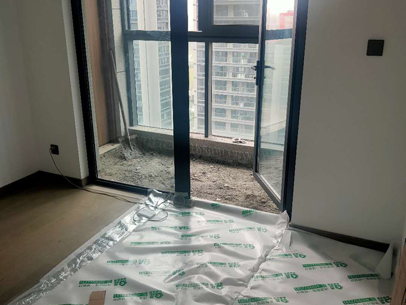 杭州卷簾門維修，卷簾門往上推過了拉不