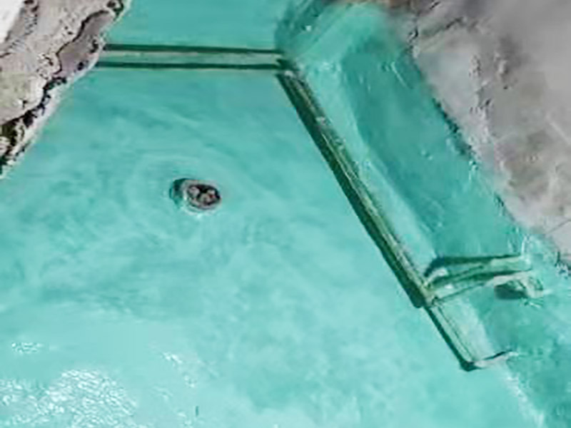 老房衛(wèi)生間水管漏水，衛(wèi)生間暗管從墻里