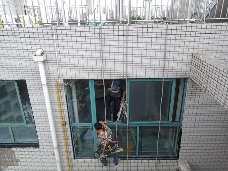 修窗戶上門服務(wù)電話哪里找，聯(lián)系物業(yè)過