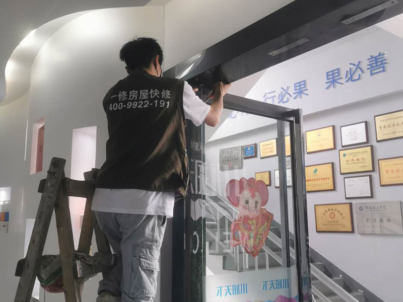 成都維修重型門通常要花多少錢，專業(yè)師