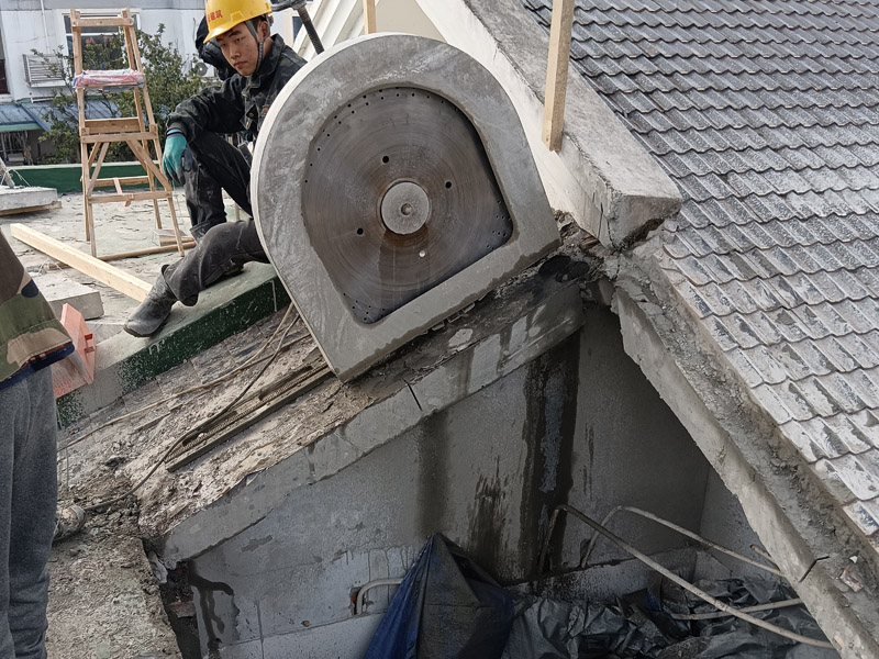 樓房外墻滲水到內(nèi)墻維修費(fèi)用多少錢